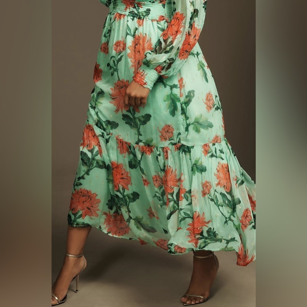 NWT The Odetta Ruffled V-Neck Dress - Picture 6 of 8